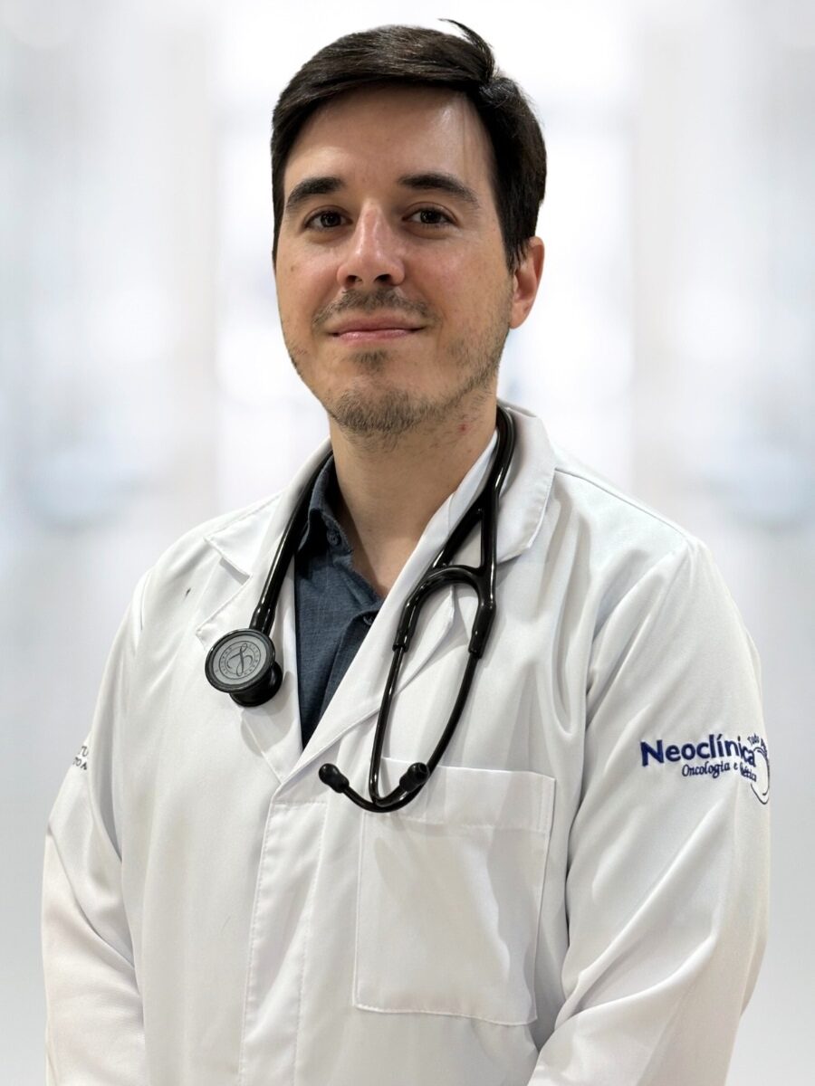 Foto do doutor Felipe Mesquita, hematologista que trabalha em Juiz de Fora e região.