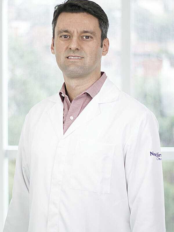 Foto do doutor Thiago Ferreira, hematologista que trabalha em Juiz de Fora e região.